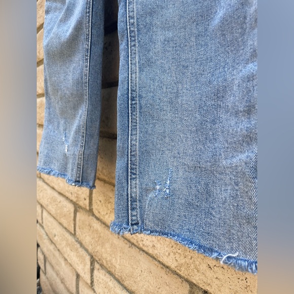 Old Navy Extra High-Rise Sky-High Straight Jeans Size 4 - Picture 5 of 8